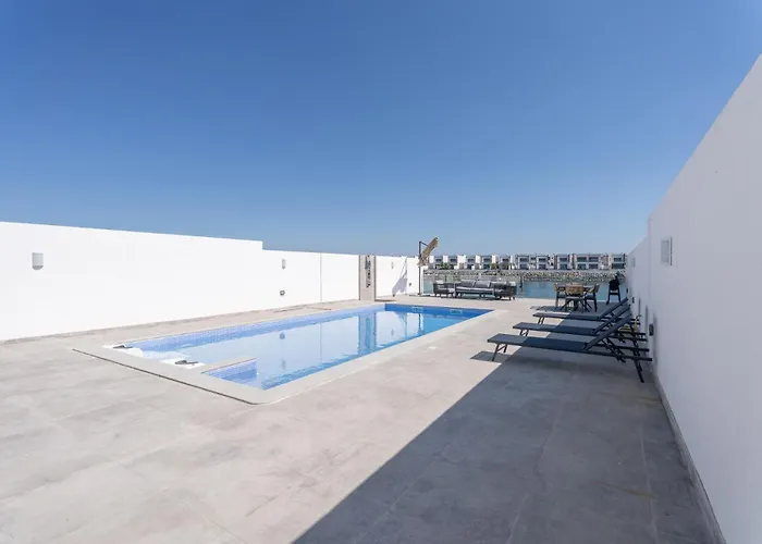 Nasma Luxury Stays - Luxurious Villa With Private Pool & Close To Beach
