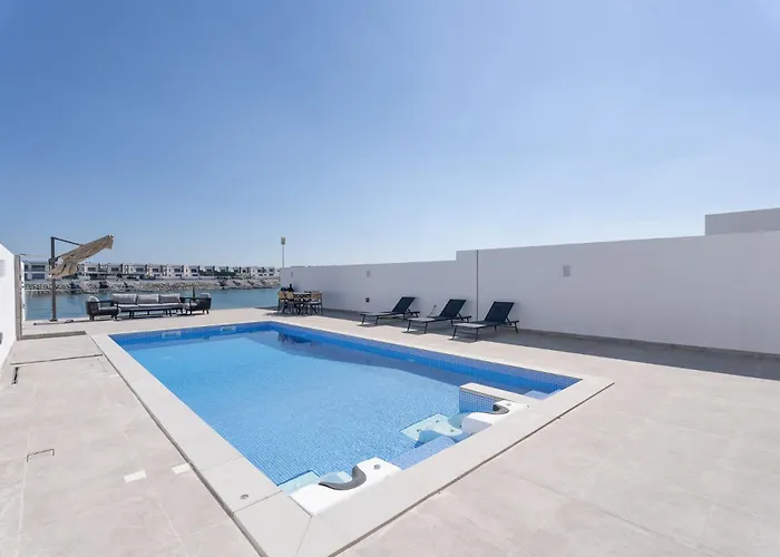 Nasma Luxury Stays - Luxurious Villa With Private Pool & Close To Beach