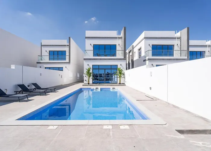 Nasma Luxury Stays - Luxurious Villa With Private Pool & Close To Beach