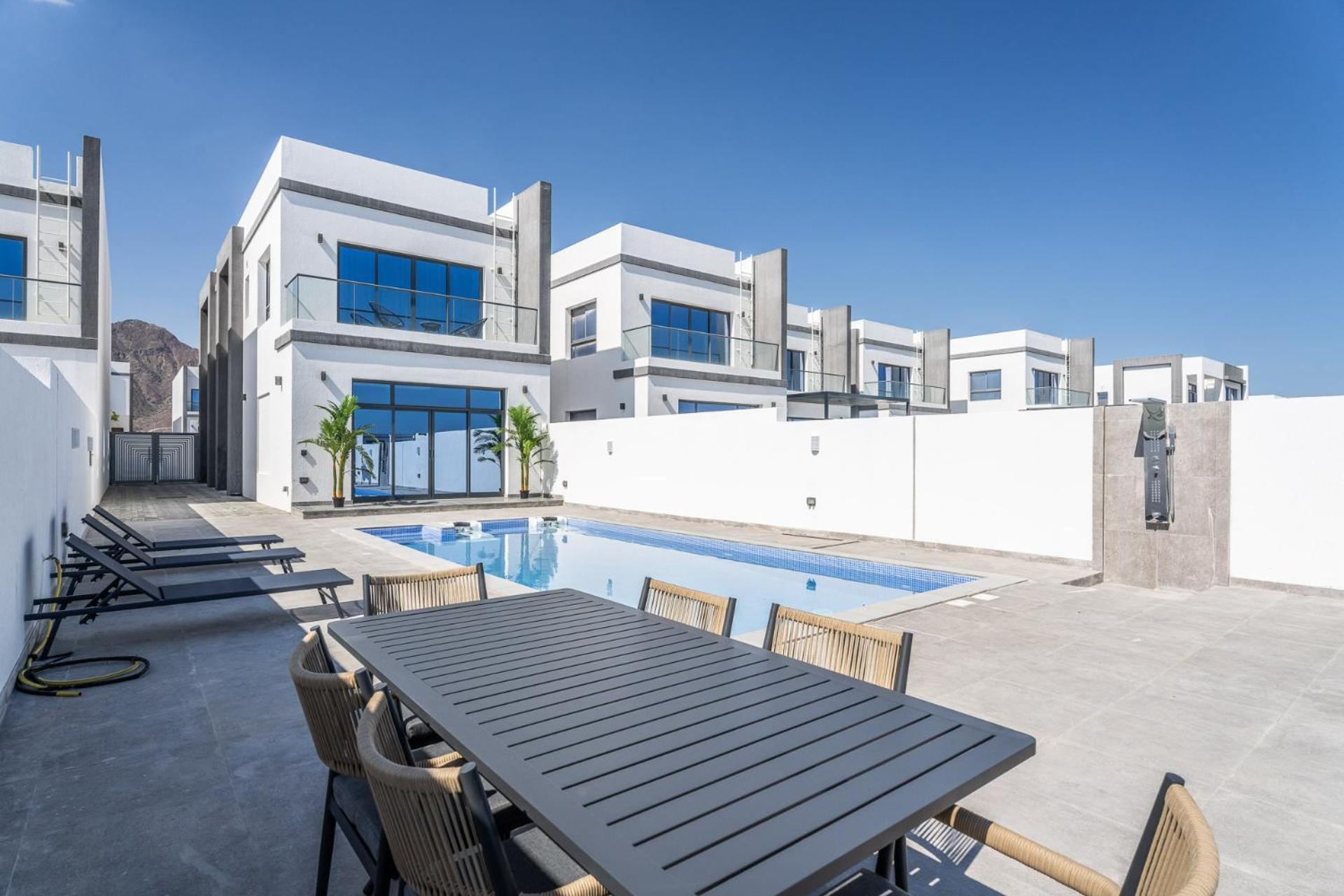 Nasma Luxury - Luxurious With Private Pool & Close To